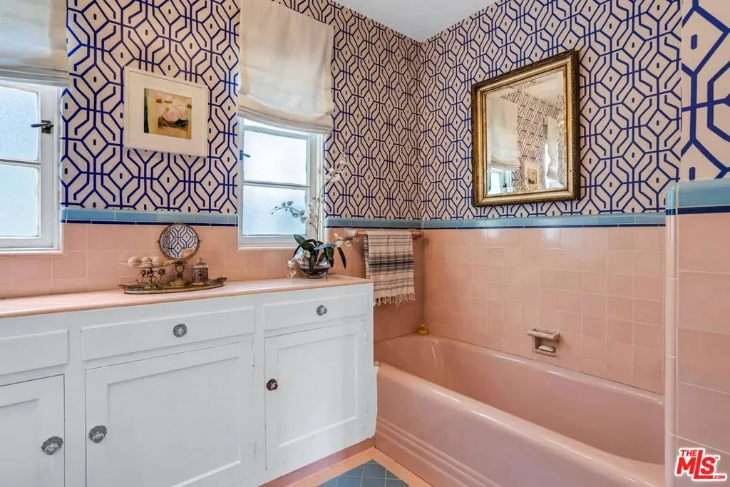 Los Angeles, California 90049, United States, 3 Bedrooms Bedrooms, ,3 BathroomsBathrooms,Residential,Active,224501