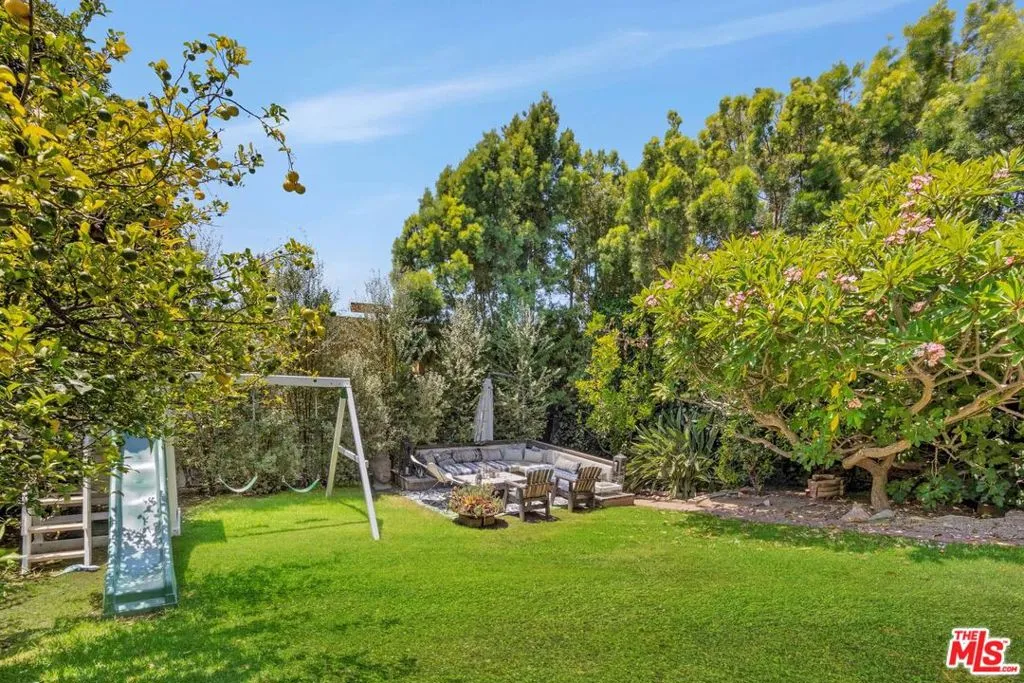 Los Angeles, California 90049, United States, 3 Bedrooms Bedrooms, ,3 BathroomsBathrooms,Residential,Active,224501