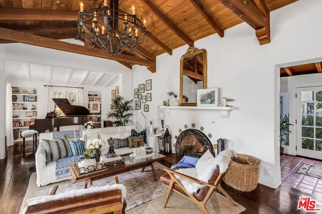 Los Angeles, California 90049, United States, 3 Bedrooms Bedrooms, ,3 BathroomsBathrooms,Residential,Active,224501