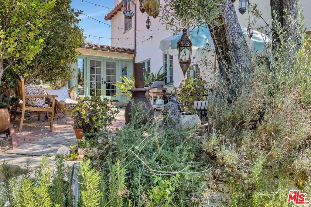 Los Angeles, California 90049, United States, 3 Bedrooms Bedrooms, ,3 BathroomsBathrooms,Residential,Active,224501