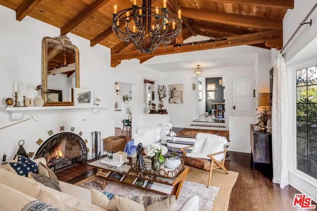 Los Angeles, California 90049, United States, 3 Bedrooms Bedrooms, ,3 BathroomsBathrooms,Residential,Active,224501