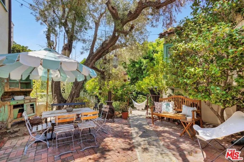 Los Angeles, California 90049, United States, 3 Bedrooms Bedrooms, ,3 BathroomsBathrooms,Residential,Active,224501