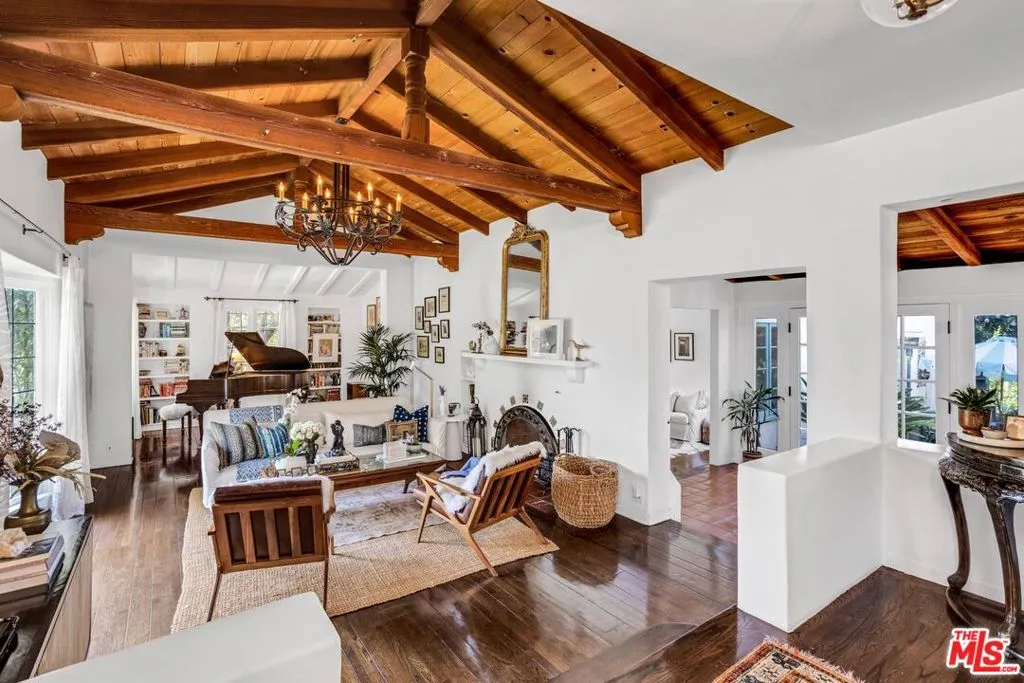 Los Angeles, California 90049, United States, 3 Bedrooms Bedrooms, ,3 BathroomsBathrooms,Residential,Active,224501