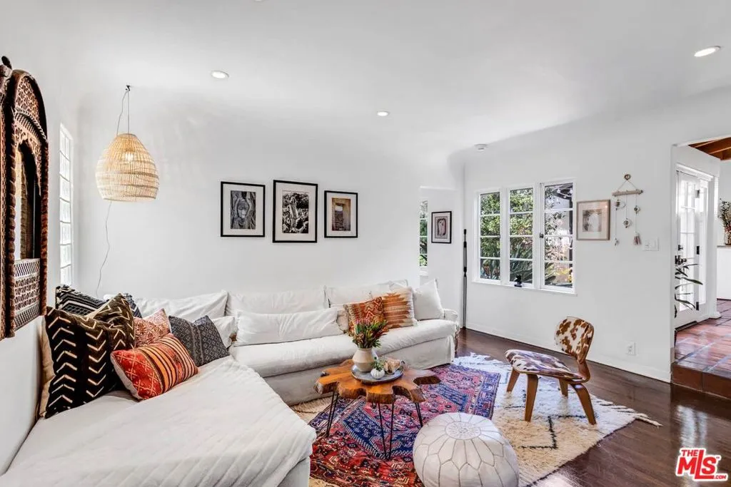 Los Angeles, California 90049, United States, 3 Bedrooms Bedrooms, ,3 BathroomsBathrooms,Residential,Active,224501