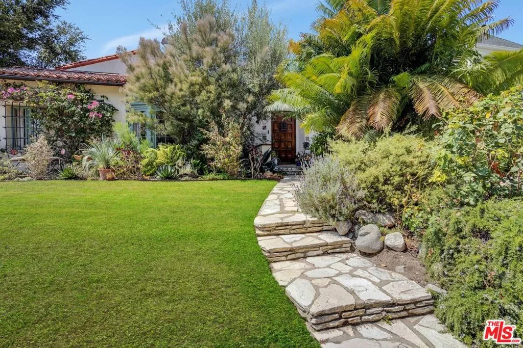 Los Angeles, California 90049, United States, 3 Bedrooms Bedrooms, ,3 BathroomsBathrooms,Residential,Active,224501