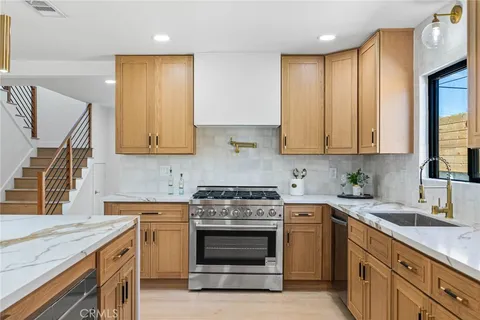 MLS: OC26081643