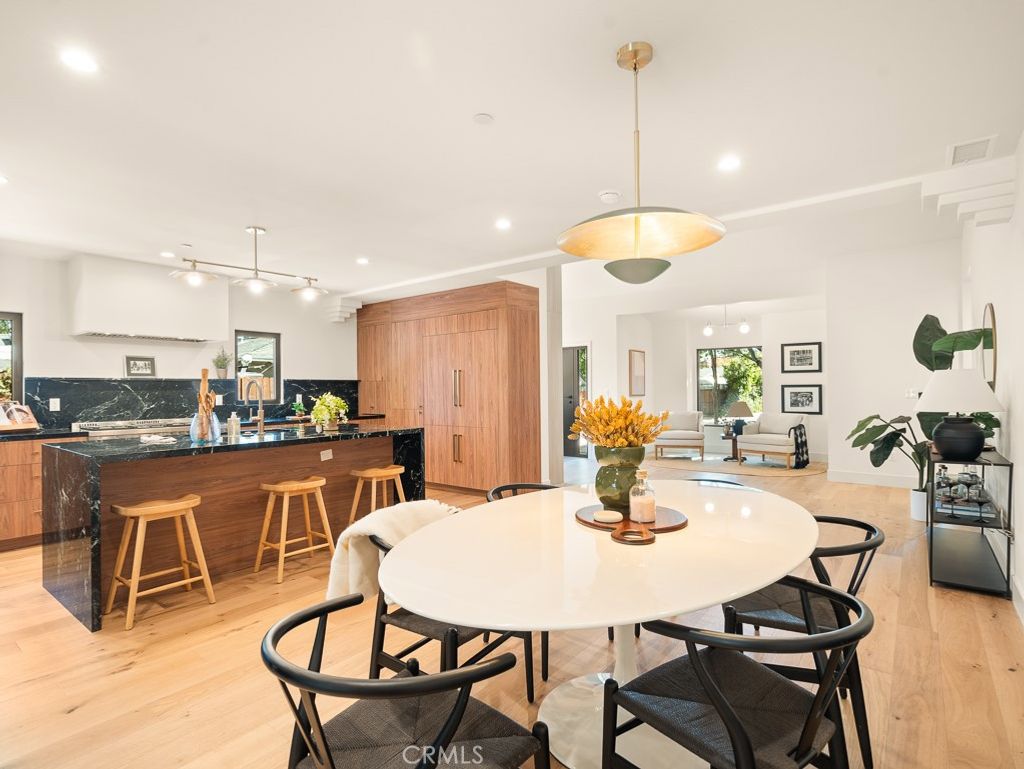 Photo of 11911 Hartsook St, Valley Village, CA 91607 (MLS # BB25245729)