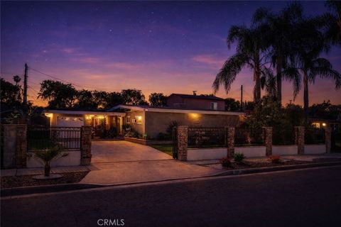 Photo of 506 W Rosslynn Ave, Fullerton, CA 92832 (MLS # OC26041622)