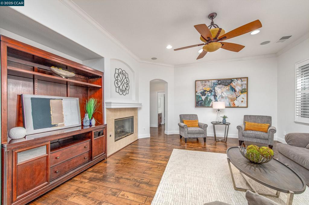 250 Terrazzo Cir