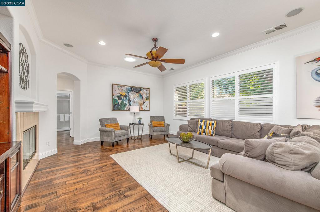 250 Terrazzo Cir
