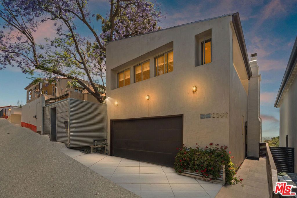 Photo of 3006 Vista Crest Drive, Los Angeles, CA 90068 (MLS # 25554015)