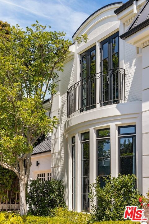 610 N Canon Drive