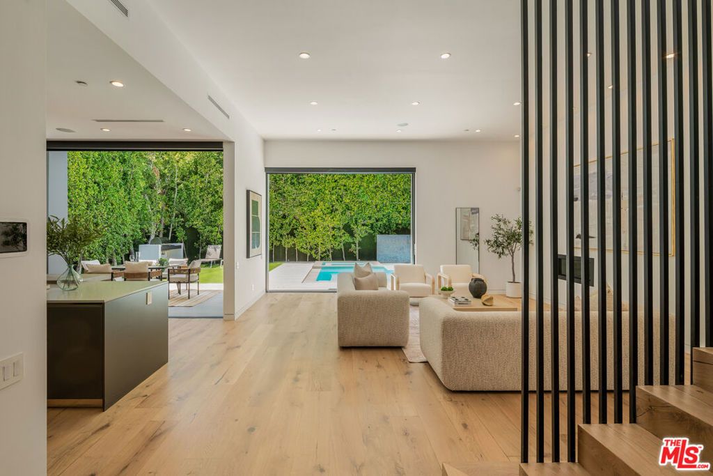 Photo of 637 N Crescent Heights Boulevard, Los Angeles, CA 90048 (MLS # 26828387)