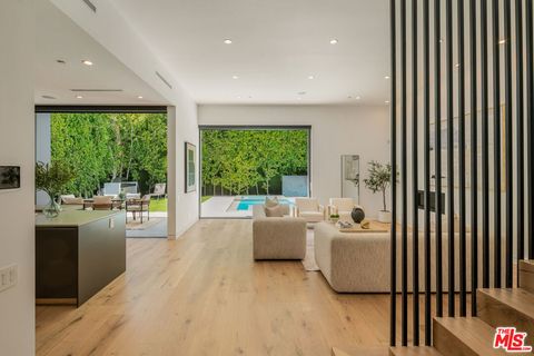 Photo of 637 N Crescent Heights Boulevard, Los Angeles, CA 90048 (MLS # 26828387)