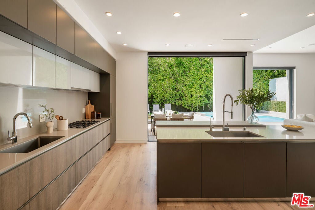 Photo of 637 N Crescent Heights Boulevard, Los Angeles, CA 90048 (MLS # 26828387)