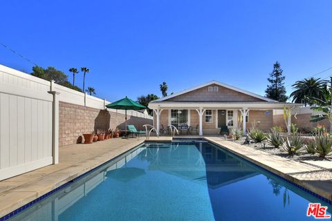 Photo of 6015 Topeka Drive, Tarzana, CA 91356 (MLS # 26744361)