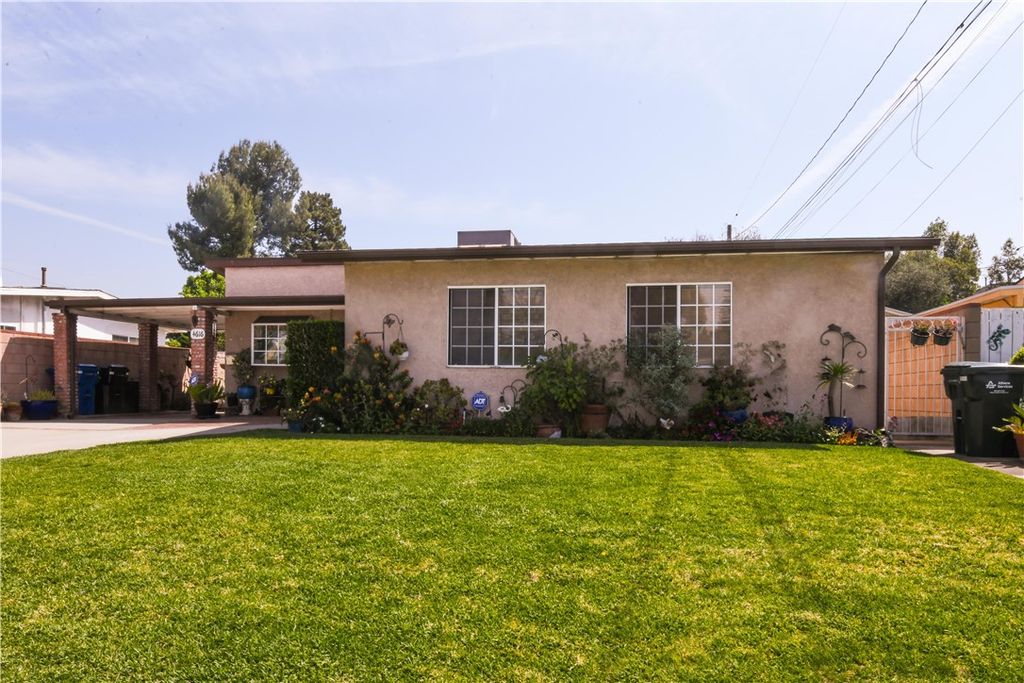 Photo of 4616 N Roxburgh Ave, Covina, CA 91722 (MLS # IV26066349)