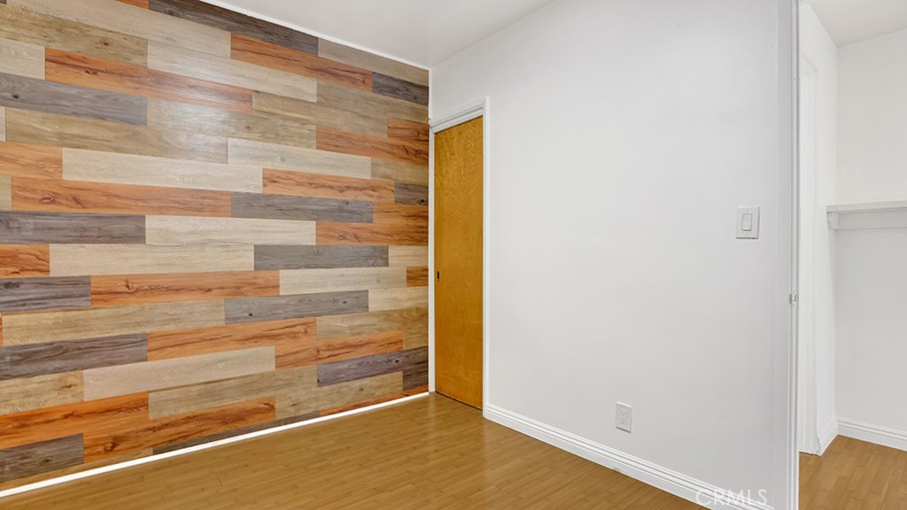 729 E Chapman