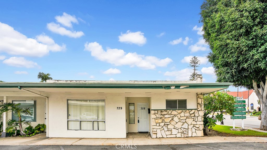 729 E Chapman