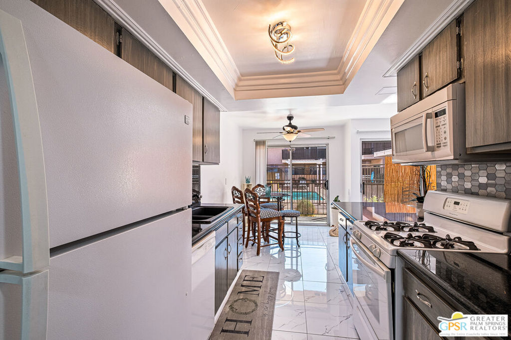 400 N Sunrise Way 106