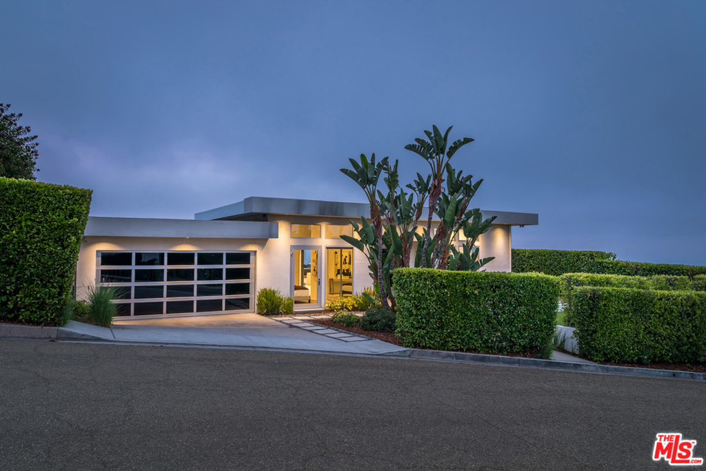 This sophisticated home with stunning design is located at the top of the prestigious Doheny Estates and offers expansive walls of glass with spectacular panoramic city and ocean views. This recently renovated modern home with 4 beds, 4 baths, and office, boasts the convenience of a one-level floorplan. Other features include a 1,600 sq. ft. great room with 12 ceilings, poured-in-place terrazzo floors, and Fleetwood motorized sliding doors opening onto a vast entertainer's outdoor space replete with a pool, spa, fire pit, and outdoor kitchen/dining area. The spacious and luxurious primary suite comes replete with hardwood floors, a spa-like bath, and a generous walk-in closet and opens up directly to the pool, spa, and outdoor shower. In addition to the two-car attached garage with direct access, there are two off-street parking spaces as well. This property offers the classic setting for Southern California living, tailor-made for indoor/outdoor living and entertaining, in one of the most desirable areas in Los Angeles.