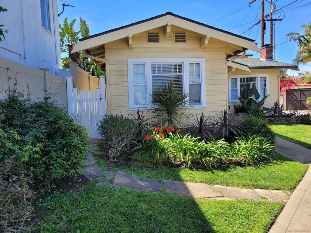 Fully Furnished Vacation Rental. Great place for a vacation or a longer term visit to Coronado! This charming rental is centrally located, near the beach, shopping, schools, parks, movie theatre! Rates may vary depending on length of stay and season, price listed is off season rate.