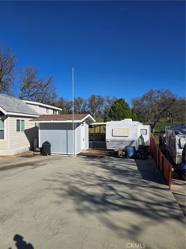 2121 Yellow Gold Circle