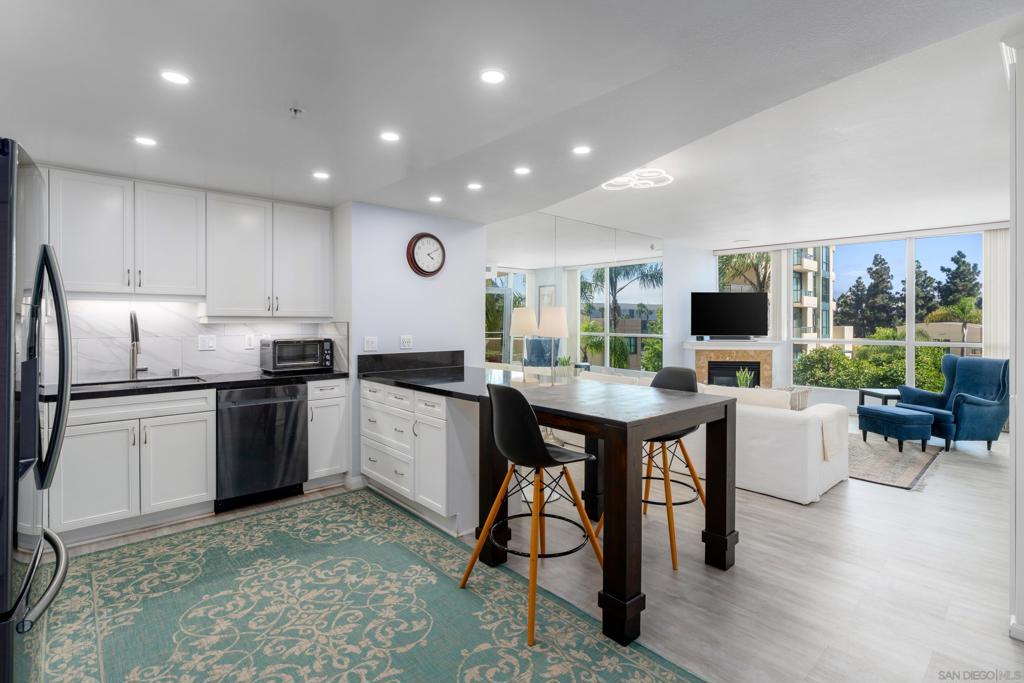 555 Front St 303