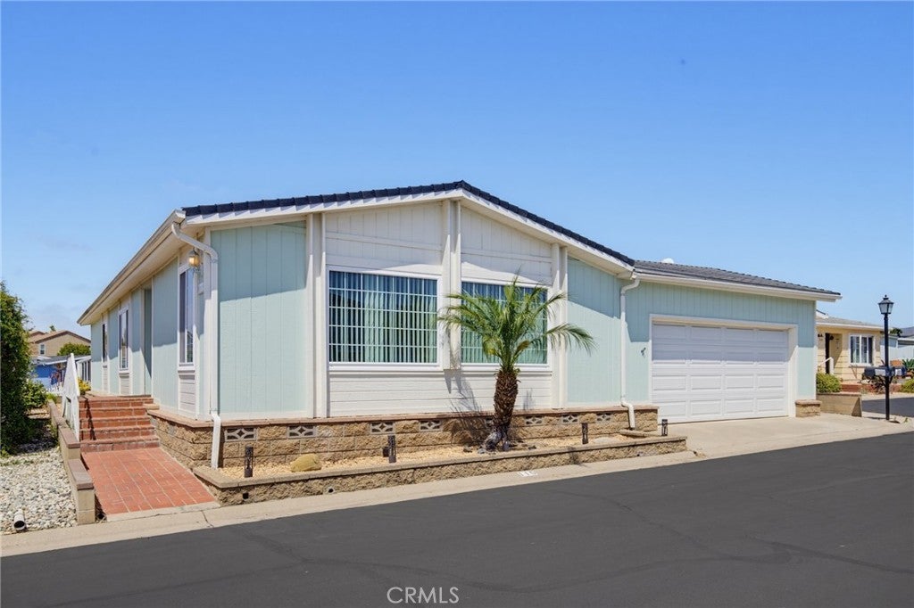 115 Poinsettia Gardens Drive 115