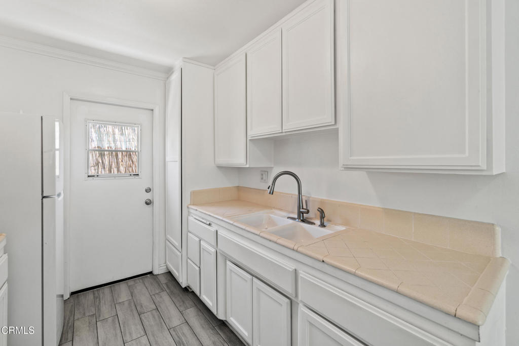 Empire/Sidonia - 1070 - Residential Income