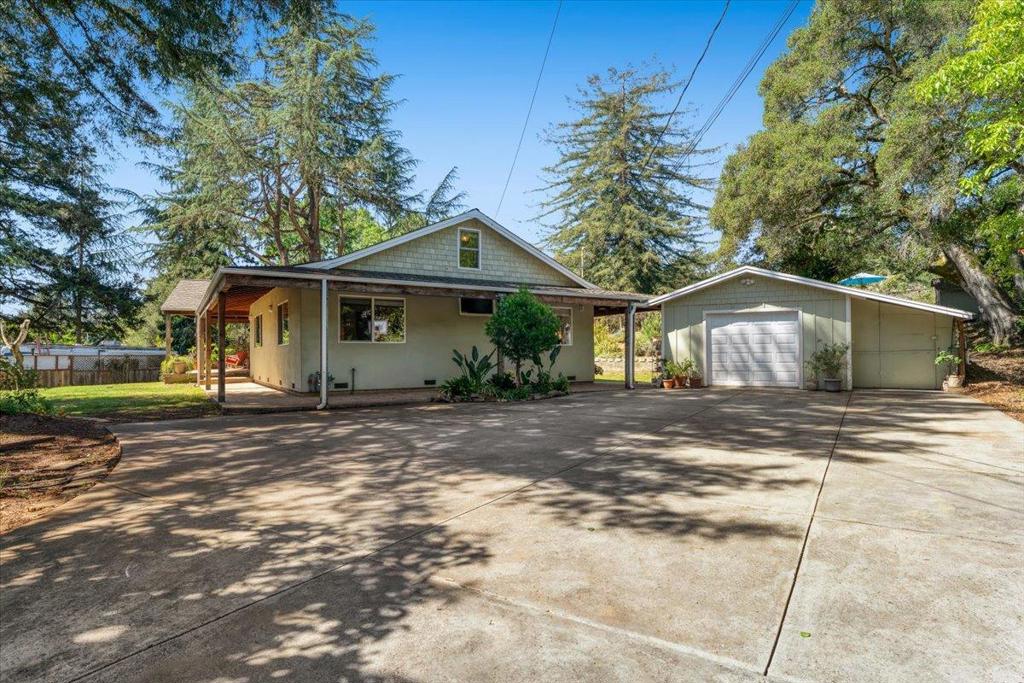 11 Eureka Canyon Road