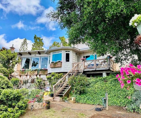 Photo of 720 Sky Mountain Lane Ln, Alpine, CA 91901 (MLS # 260018063SD)