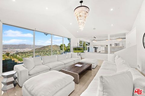 Photo of 7377 Pyramid Place, Los Angeles, CA 90046 (MLS # 26639735)