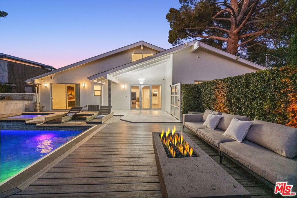 Photo of 7377 Pyramid Place, Los Angeles, CA 90046 (MLS # 26639735)