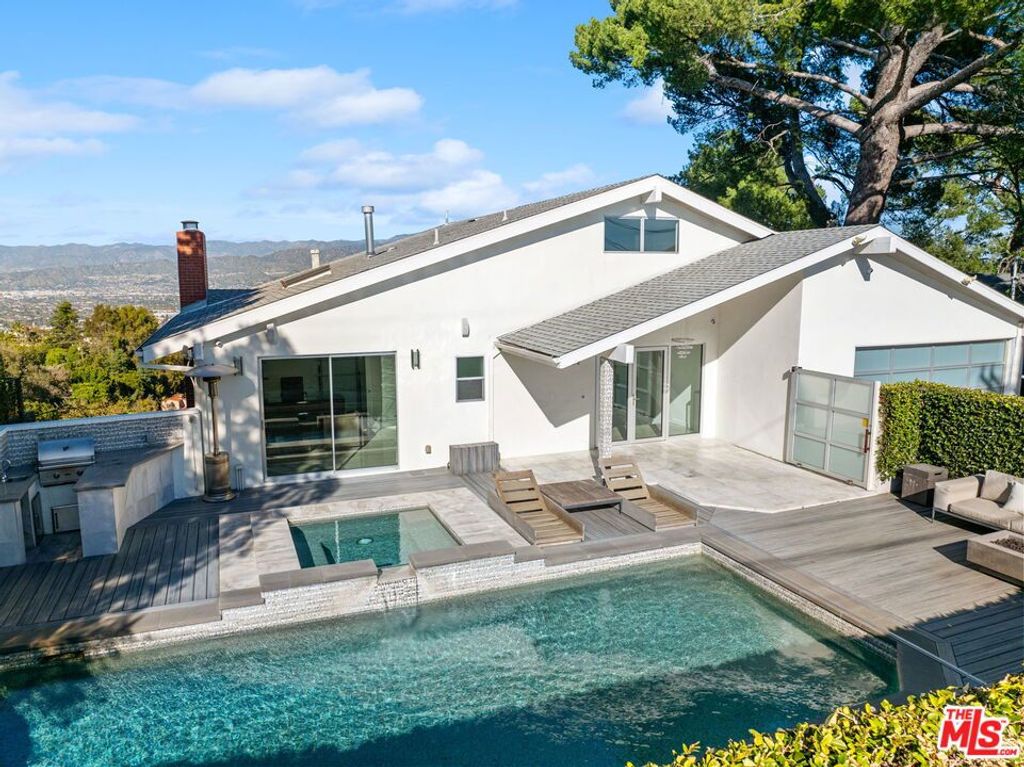 Photo of 7377 Pyramid Place, Los Angeles, CA 90046 (MLS # 26639735)