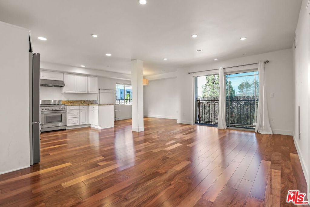 5315 Bellingham Avenue 203