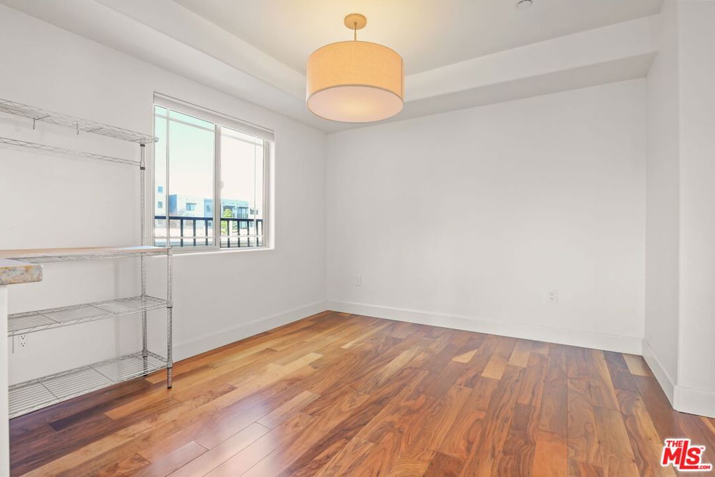 5315 Bellingham Avenue 203