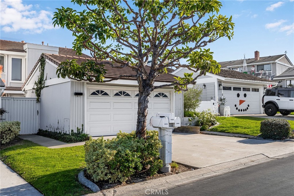 33922 Manta Court