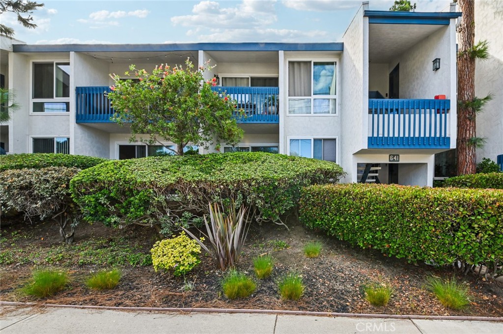 Chic, Coastal & Totally Turn-Key:
Live where everyone wants to vacation! This stylish, fully updated 1-bedroom condo in Brookside Village is all about location, lifestyle, and effortless cool. Just minutes from the beach, buzzy restaurants, and shops, this is South Redondo living at its best.
Inside, the spacious open layout gives you major breathing room, flowing seamlessly from the modern kitchen to the airy living area and out to your private balcony—perfect for summer BBQs, lazy weekend coffee, or evening wine with friends.
The kitchen is a total show-off, featuring custom cabinetry, granite counters, stainless appliances, and a soothing glass mosaic backsplash. The bathroom has been beautifully redone with sleek ceramic tile, a floating vanity with quartz counters, and a designer Toto toilet that feels like a mini luxury hotel.
The bedroom has all the right vibes: a generous size, a cedar-lined walk-in closet, and stylish touches like plantation shutters and a ceiling fan. Modern lighting and engineered rich wood floors tie the whole space together.
And the amenities??? Brookside Village brings the full package—sparkling pool, clubhouse, gym, sauna, tennis courts, and lush landscaped grounds. Plus, you’re in an award-winning school district.
Whether you’re a first-time buyer or just ready to level up your lifestyle, this one checks all the boxes.