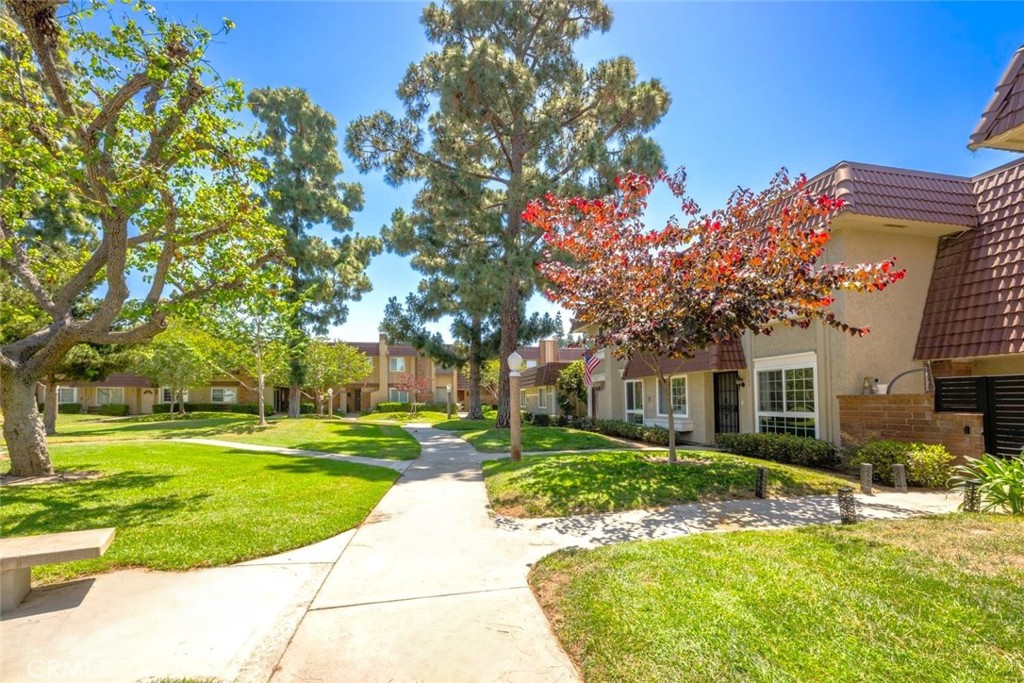 6909 Andrew Way