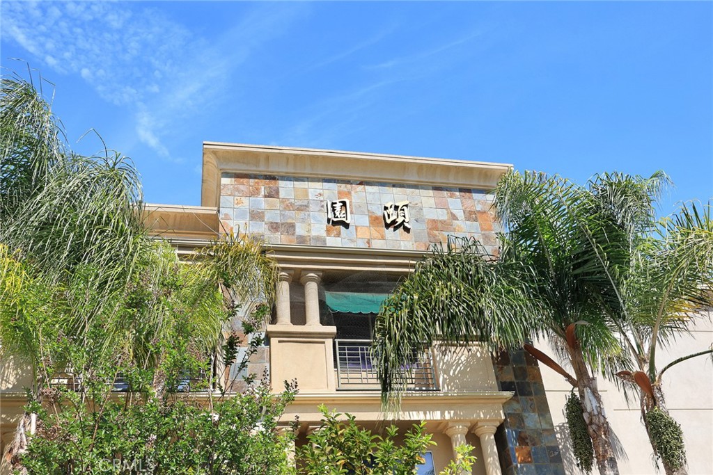 208 N Lincoln Avenue 302