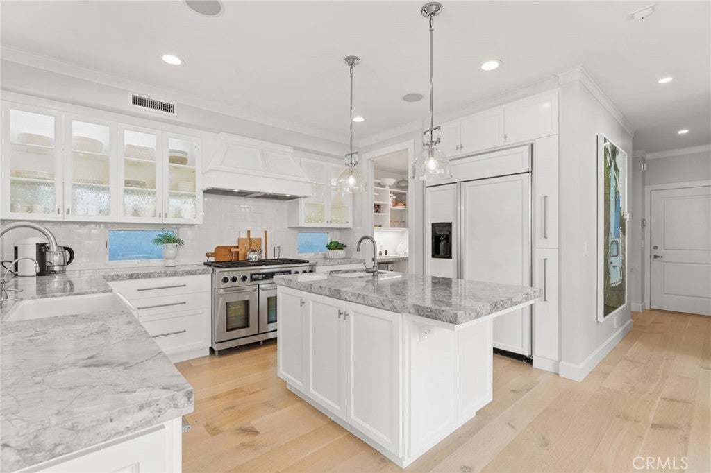 118 Sapphire, Newport Beach CA 92662 - Photo 9