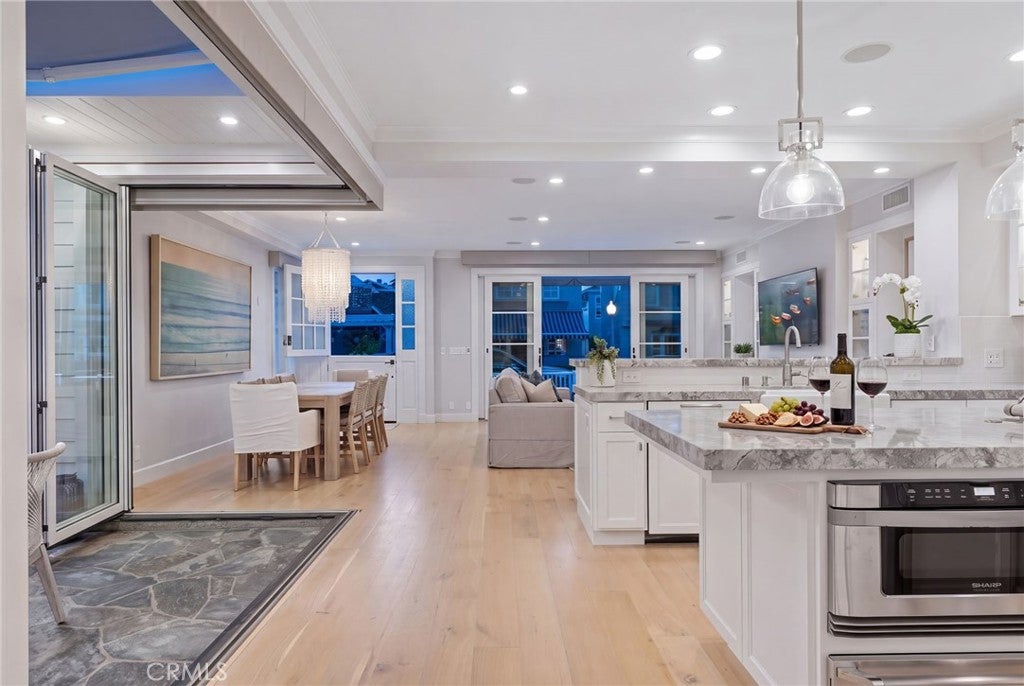 118 Sapphire, Newport Beach CA 92662 - Photo 11