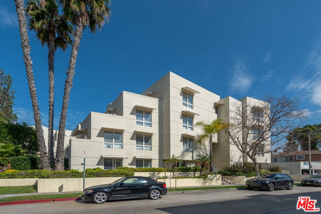 Photo of 11099 Ophir Drive #303, Los Angeles, CA 90024 (MLS # 26649533)
