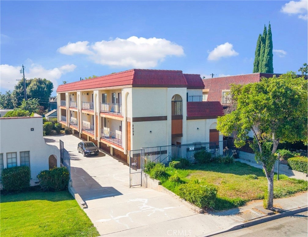 2608 W Alhambra Road
