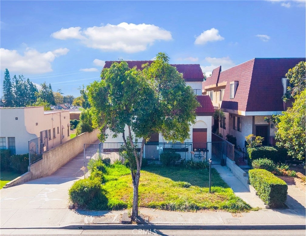 2608 W Alhambra Road