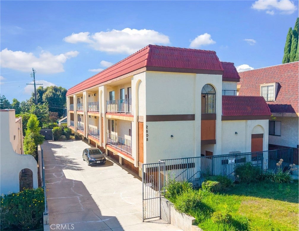 2608 W Alhambra Road