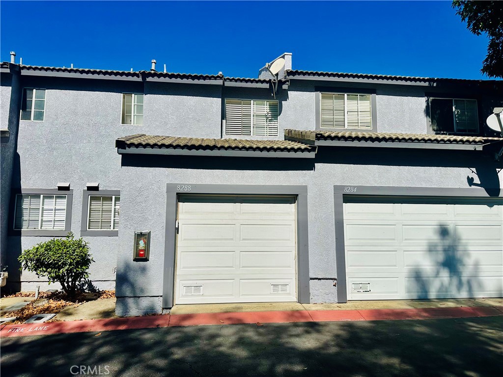 Welcome to this upgraded townhome in the desirable Vintage community! Featuring dual master bedrooms upstairs, each with ceiling fans and private full baths, this home offers comfort and convenience.
The main living area includes a cozy gas fireplace, a half bath, under-stair storage, and direct garage access with washer and dryer included. The kitchen is equipped with a gas range, built-in microwave, dishwasher, and stainless-steel refrigerator.
Enjoy the private front patio with a cover—perfect for relaxing or entertaining. Community amenities include 3 spas, a pool, and a clubhouse. Parking is easy with an attached one-car garage plus an additional assigned space.
Centrally located near schools, shopping, restaurants, and right across from the Pacific Electric Trail for walking or biking. Just minutes from downtown Upland! Furniture is not included. Please verify all info.