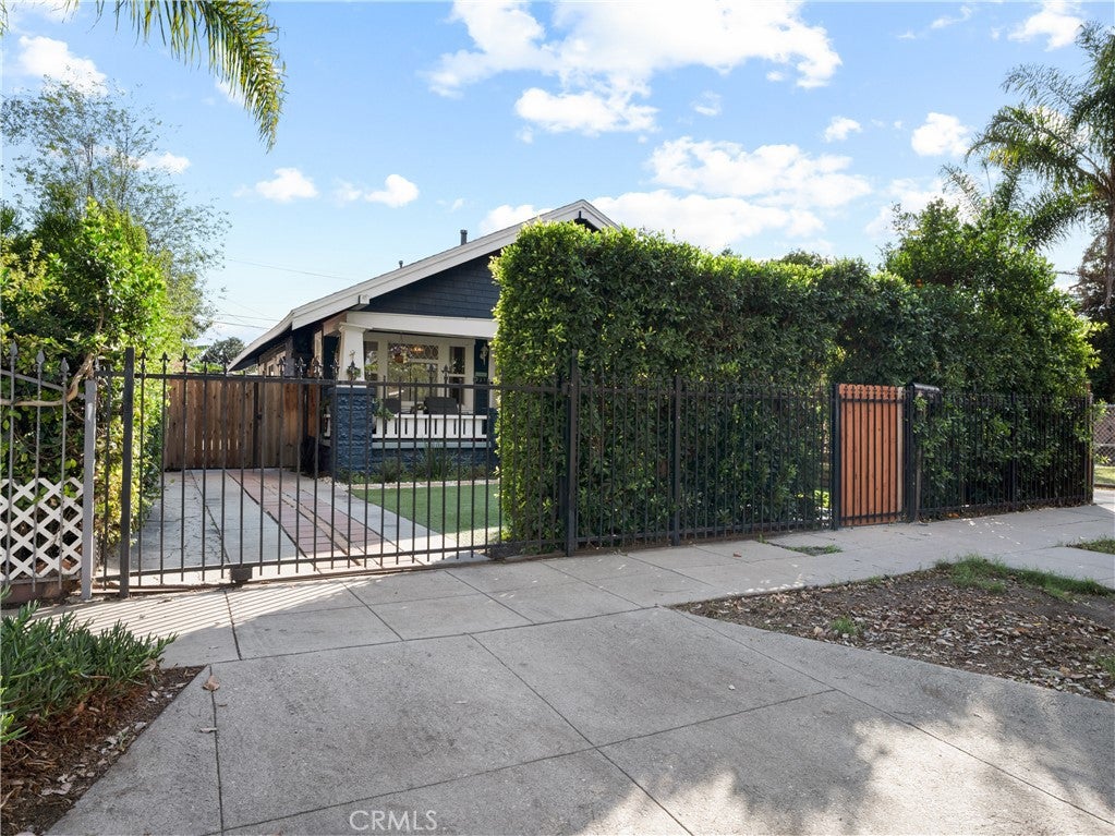 1542 W 52nd