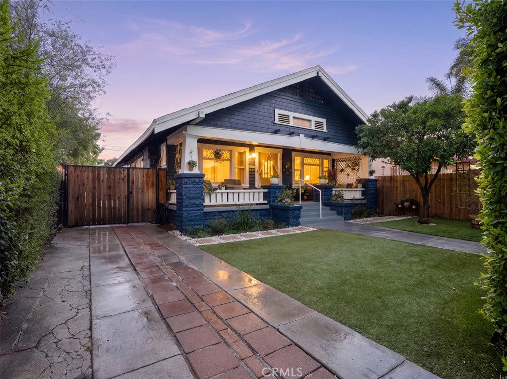 1542 W 52nd